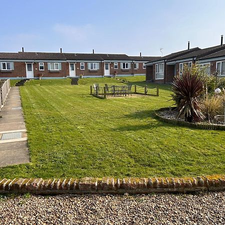 Dog Friendly Beachside Cottage No11 Kessingland With Private Parking Exterior photo